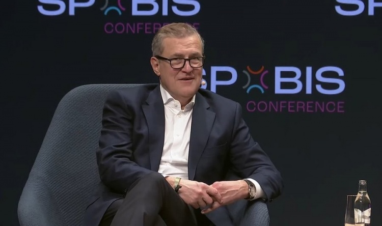  德雷森：戴维斯是当世前三左后卫 外租特尔？很高兴再和列维谈判